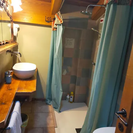 Lo Tzeno Guest house *